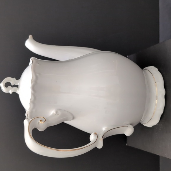 VGT,Holly Hobbie White Porcelain Teapot Features A Young Girl In a Green Dress. - Picture 5 of 12